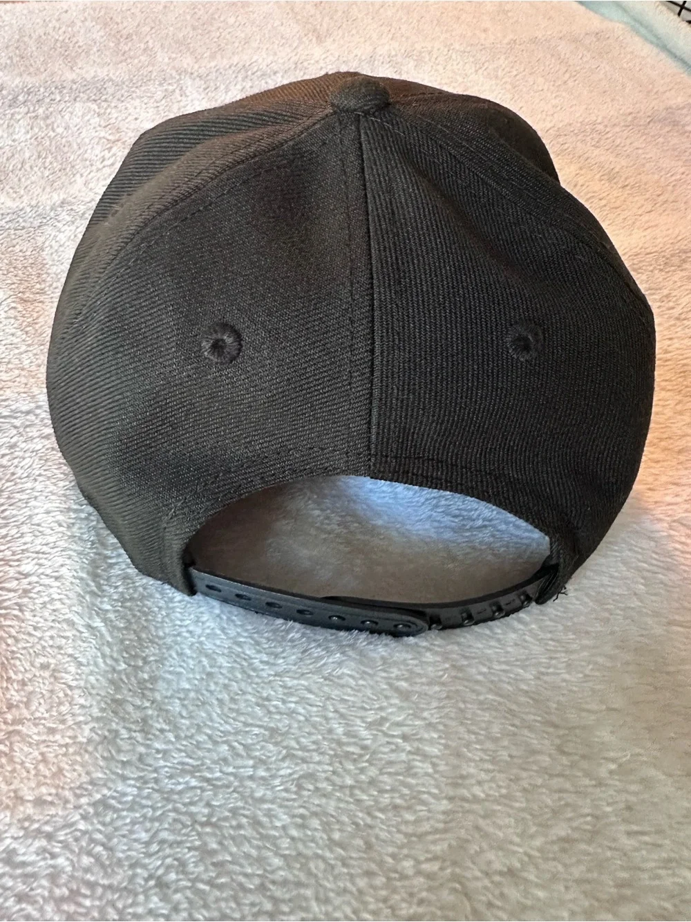 NWT New Era Chicago Bulls Youth Snapback Hat - Black & Red